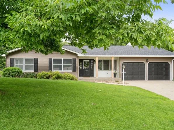 3607 Terrace Hill Dr NE, Cedar Rapids, IA 52402