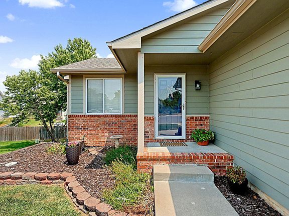 2nd image of 1724 N Amber Ridge Pl