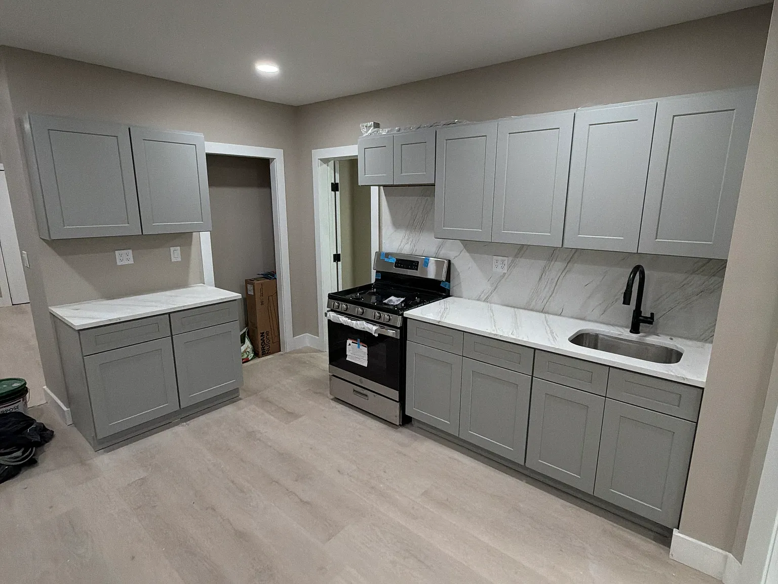 3 bed, 1100 sqft, $2,300 — Photo 4
