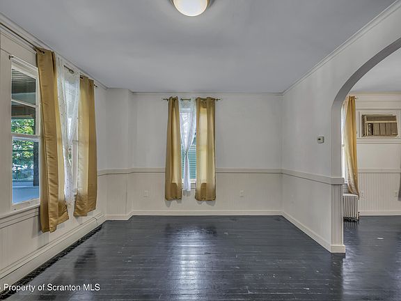 3rd image of 105 Spring St