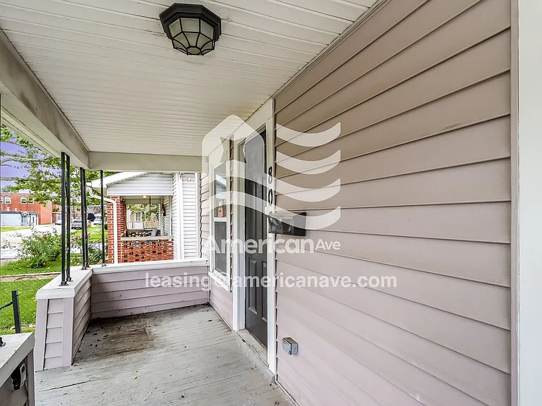 388878_013_wm_-_porch_13068369.jpg