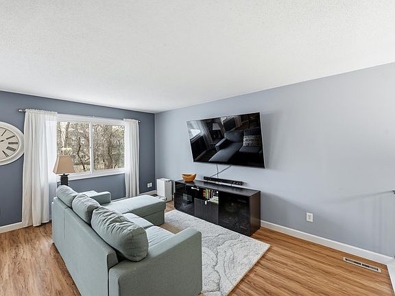 4th image of 12210 Oak Leaf Cir