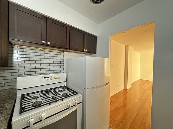 5th image of 6830 N Sheridan Rd #53