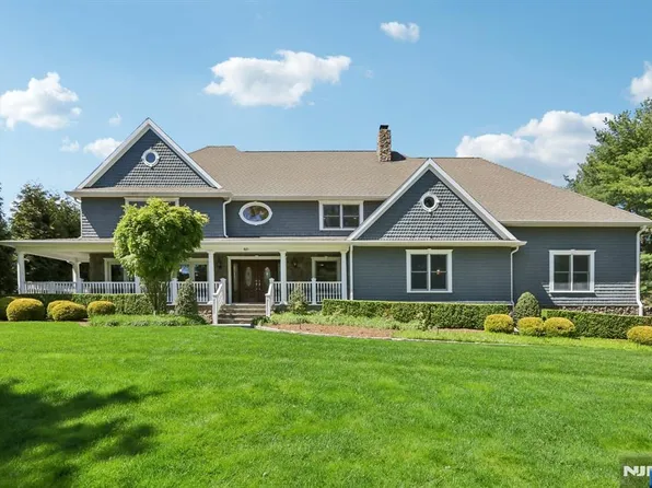 621 Farmdale Rd, Franklin Lakes, NJ 07417