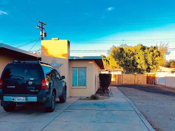 Tremendous offstreet parking