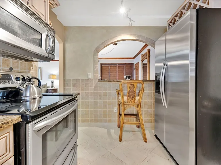 5555 Collins Ave #5B — Photo 11