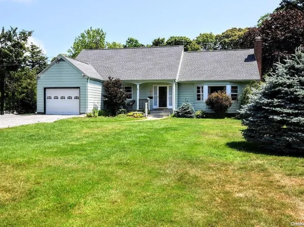 7 S Brewster Lane, Bellport Village, NY 11713