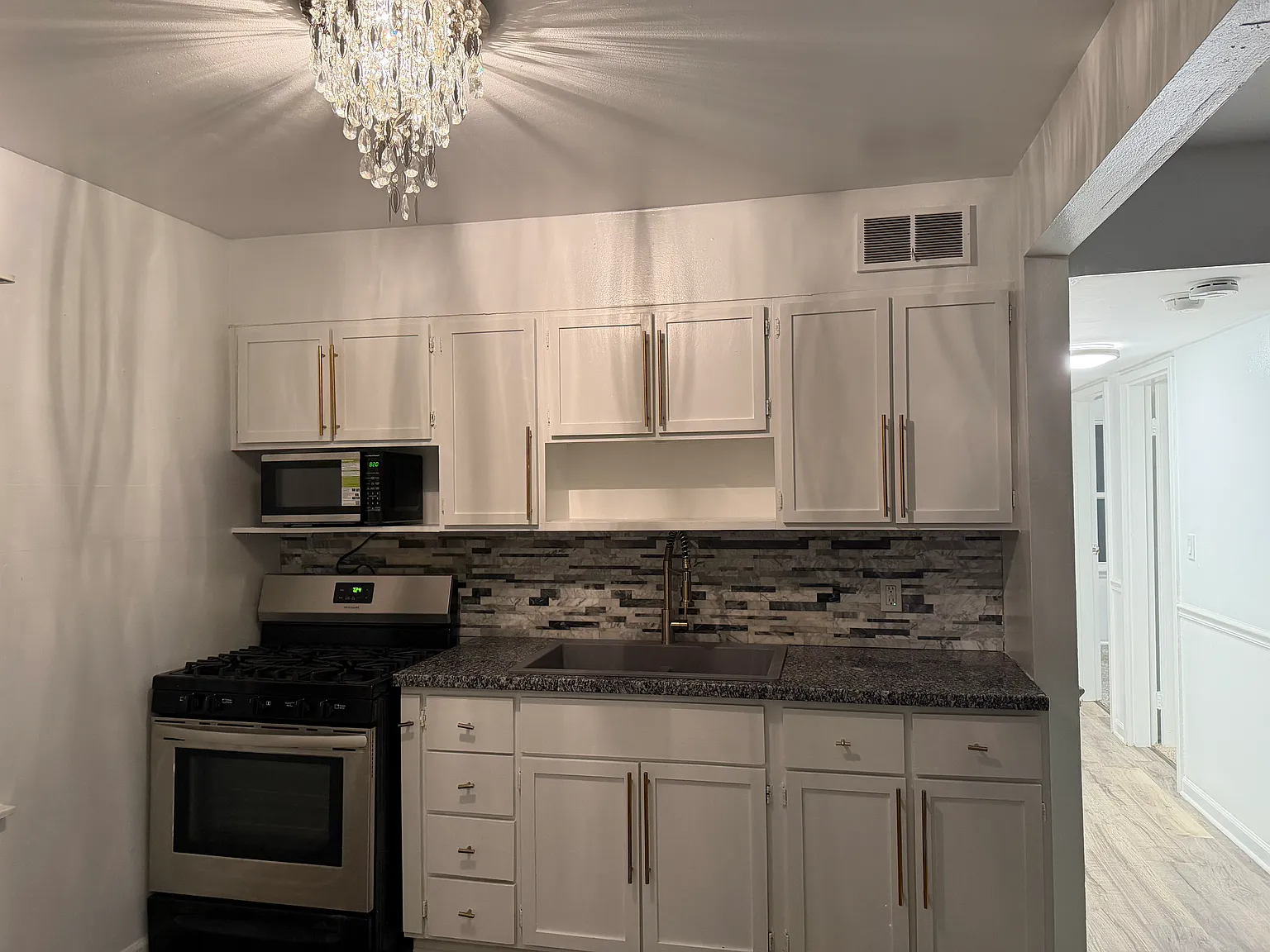 3 bed, 875 sqft, $1,650 — Photo 3