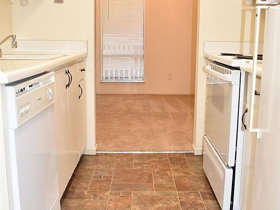 5th image of 2406 Larkspur Ln APT 254