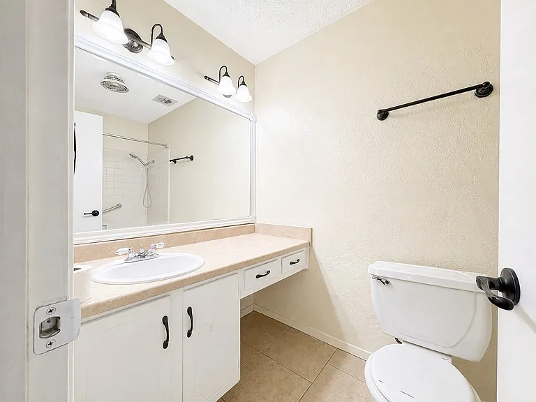 2025 Meadow Gln — Photo 11