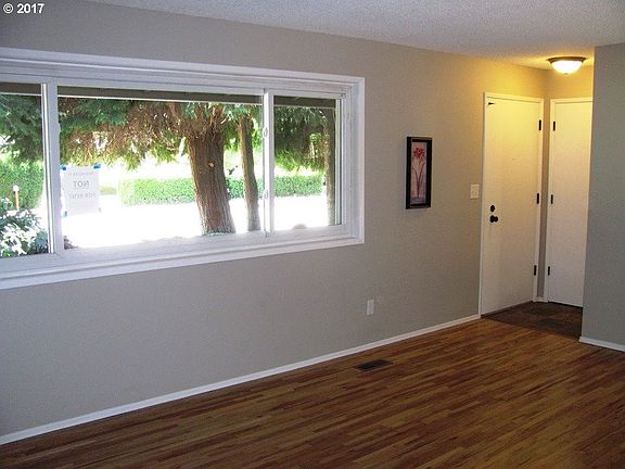 3rd image of 3914 E Evergreen Blvd