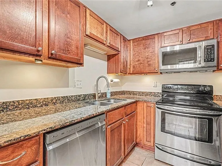 2855 Peachtree Rd NE #201 — Photo 11