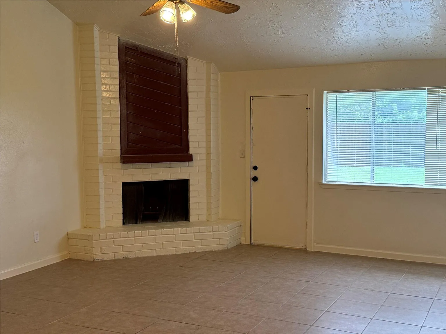 3 bed, 2.0 bath, 1714 sqft, $1,750 — Photo 3