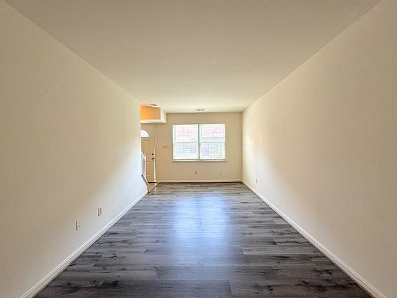 5th image of 9557 Hagel Cir Suite B
