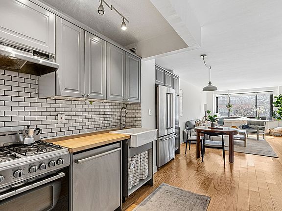 3rd image of 195 Willoughby Ave APT 305