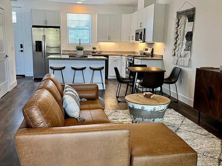 Emerald Ridge Apartments — Photo 10