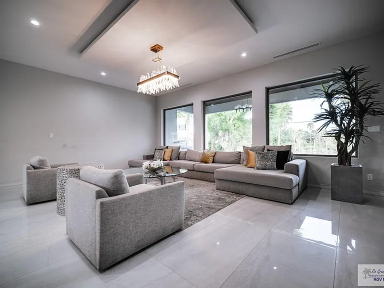 214 Calle Cenizo — Photo 6