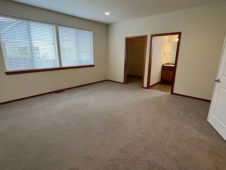 3724 Bristol St — Photo 16
