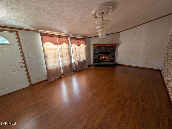 3rd image of 242 Edens Dr