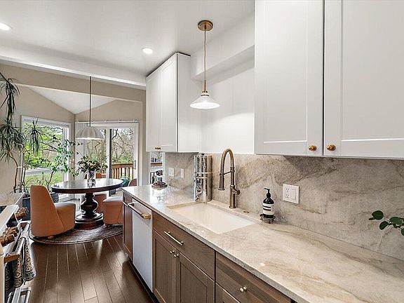 5th image of 1296 Hillburn Ave NW