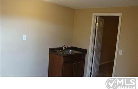 5th image of 210-14 S San Jacinto Dr