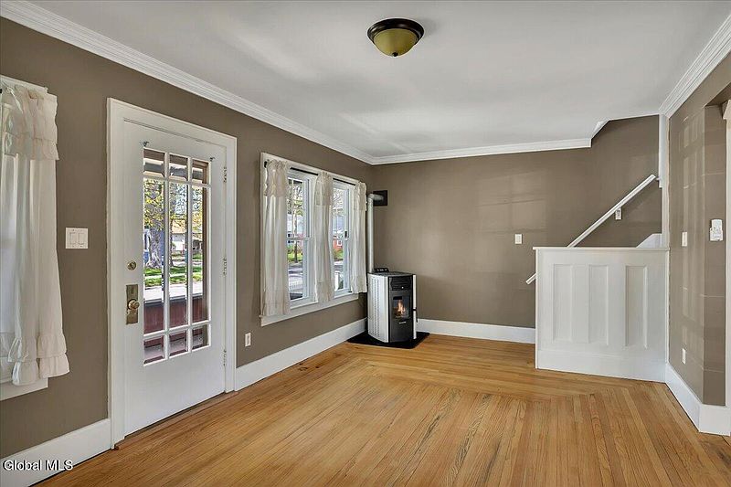 5th image of 142 Bruce Street
