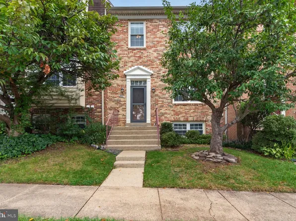 3957 Rosebay Ct, Fairfax, VA 22033