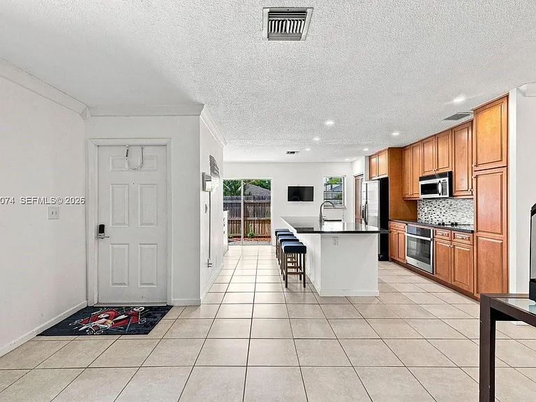 206 SE 1st Cir #13B — Photo 5