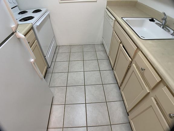 5th image of 1250 Golden Cir APT 408