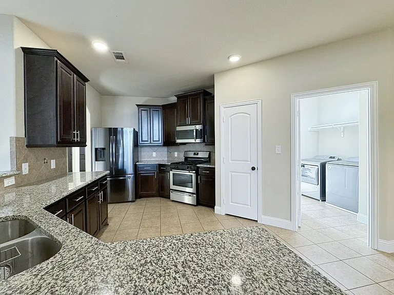 4106 Whitetail Ln — Photo 6