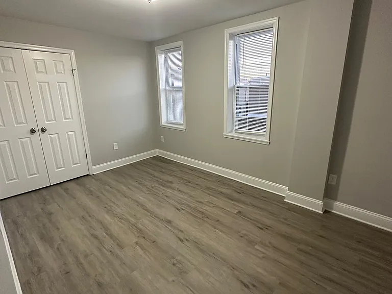 2508 E Madison St — Photo 12