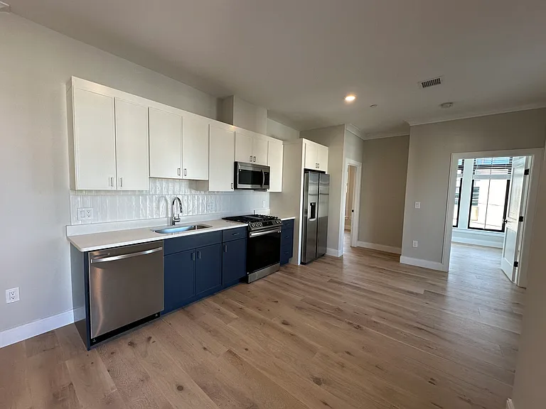 157 Everett St #306E — Photo 3