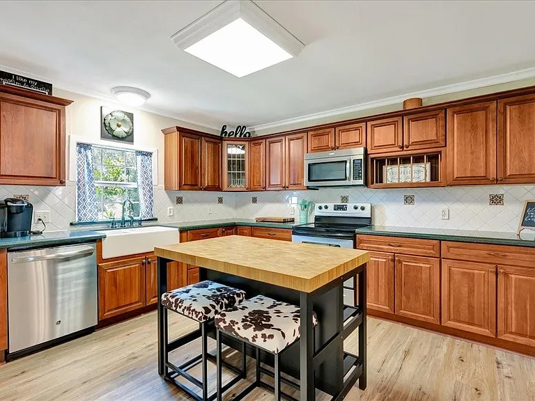 683 Water View Dr — Photo 18