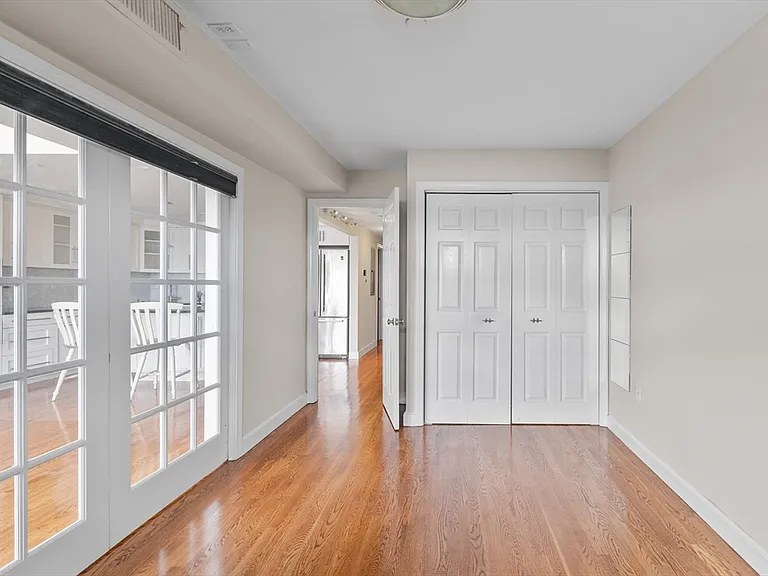 25 Bay State Rd #6 — Photo 11
