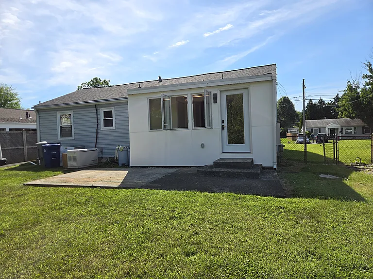 2949 Rosemary Ln — Photo 23