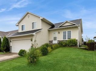 2638 Whispering Ridge Dr, Des Moines, IA 50320