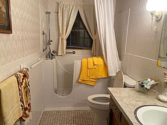 3rd image of 7104 Strupwood Ct