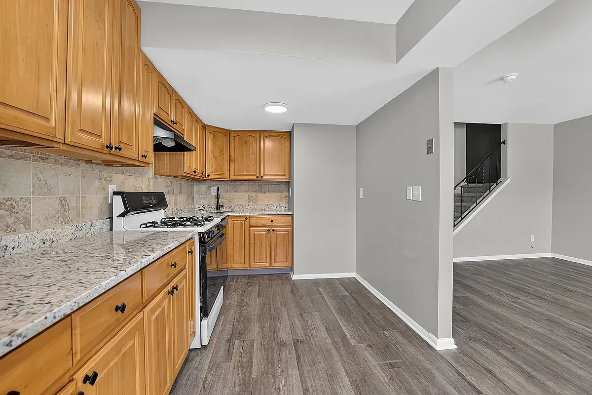 1154 Bradfield Rd — Photo 2