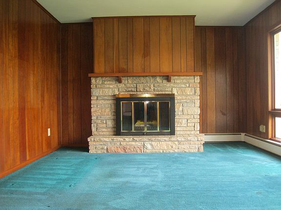 Living room / wood burn fp