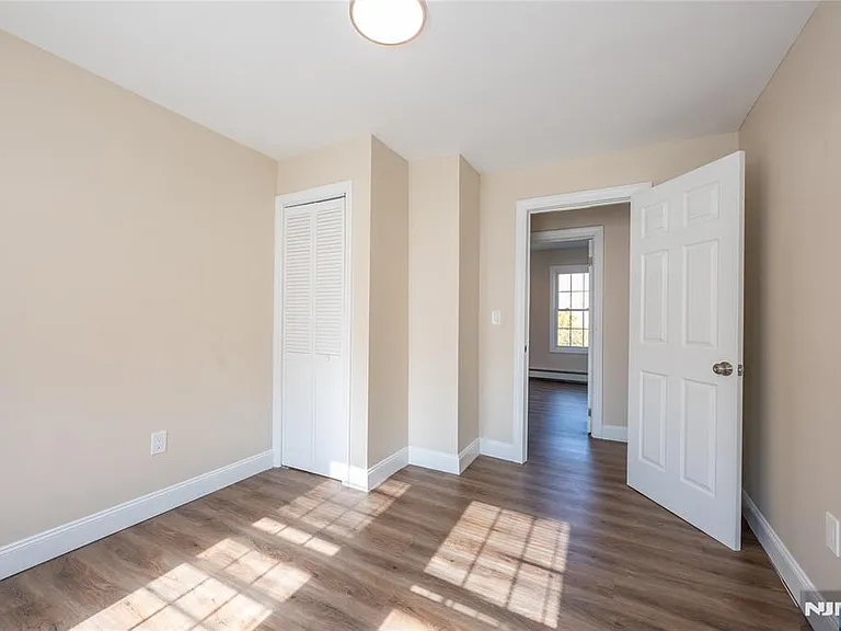 238 Van Ave — Photo 21