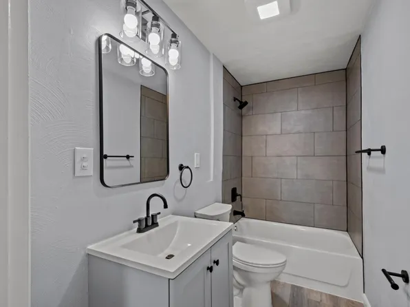 138 Linnview Ave APT 1, Pittsburgh, PA 15210