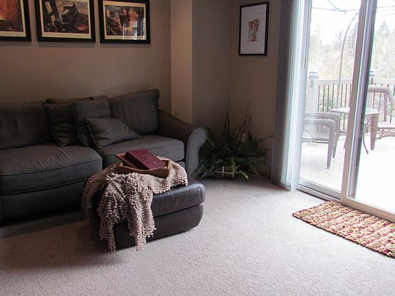 3rd image of 106 Kendall Ln