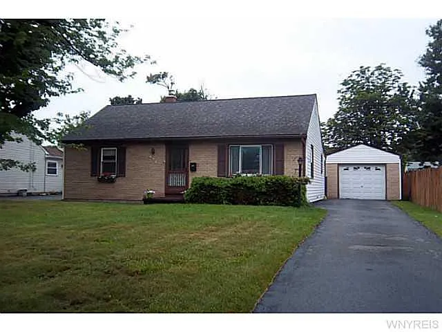 490 Lakewood Pkwy photo 1