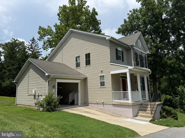 10215 Daventry Dr, Cockeysville, MD 21030