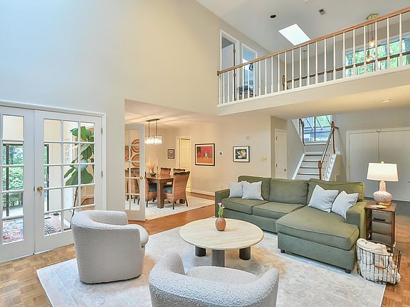 5th image of 113 Mel Oaks Dr