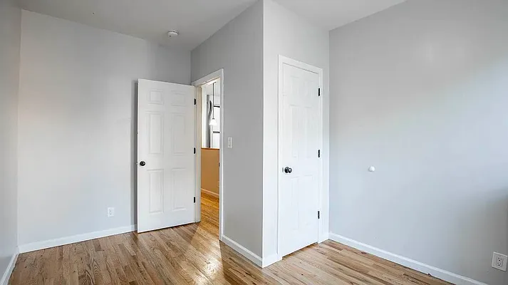 Rented by Premier Metro Realty Corp | media 6