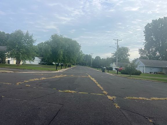 4th image of 412 Lawn St