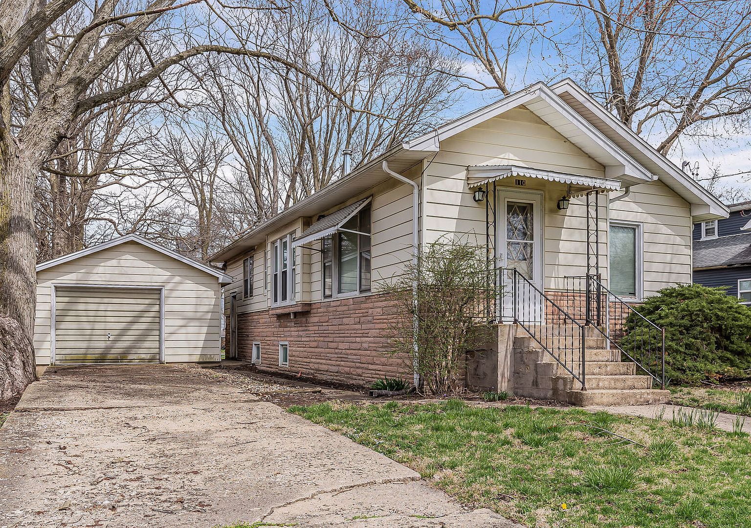 110 W Church St, Sadorus, IL 61872 Zillow