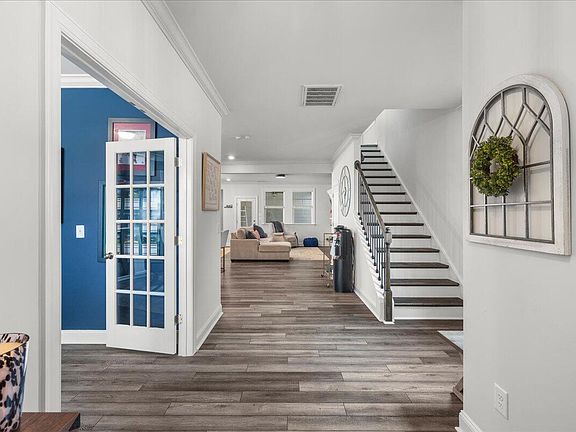 5th image of 6413 Archwood Ave