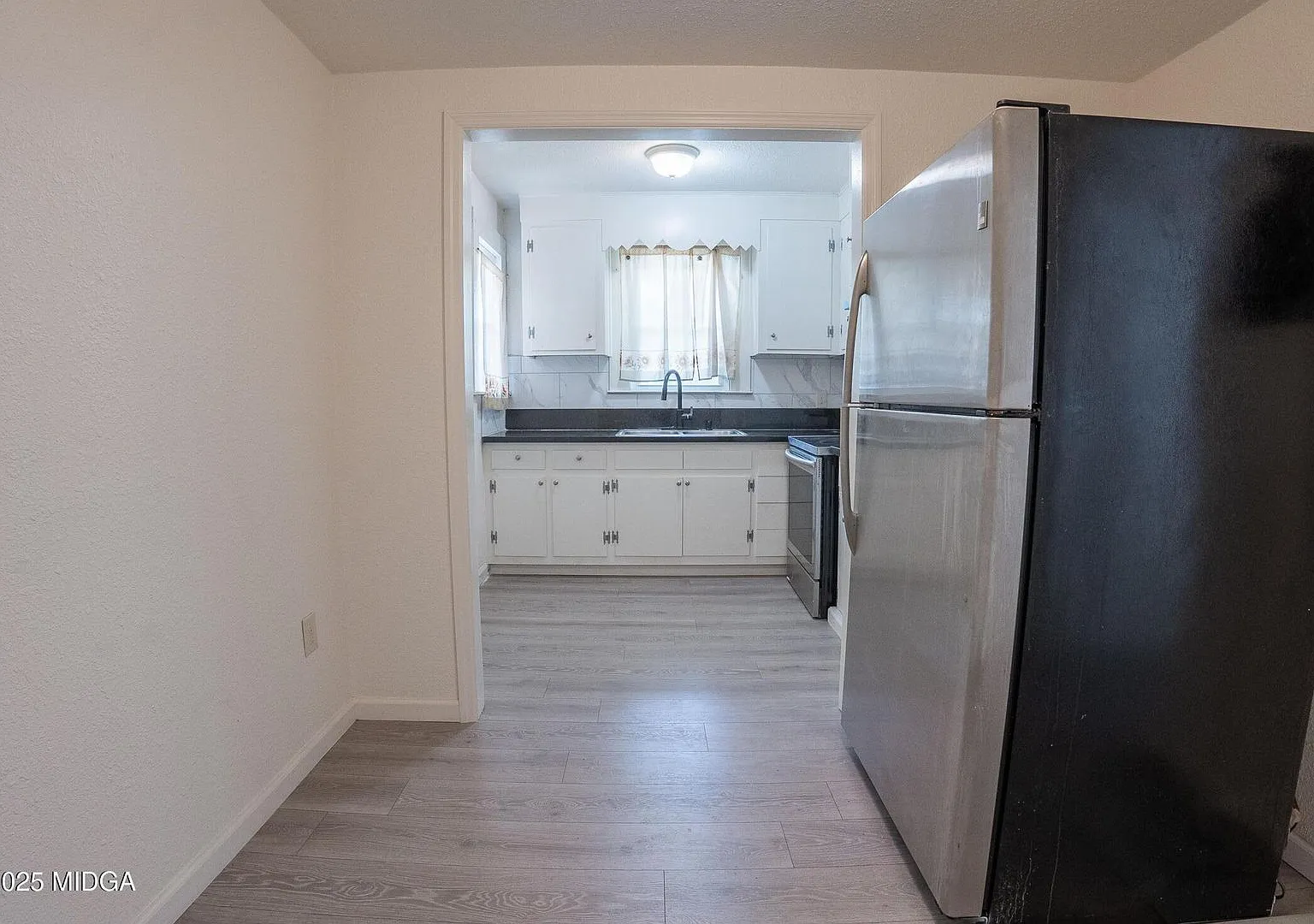 Fully Updated 2BR/1BA with New Appliances - $1,150 — Photo 4